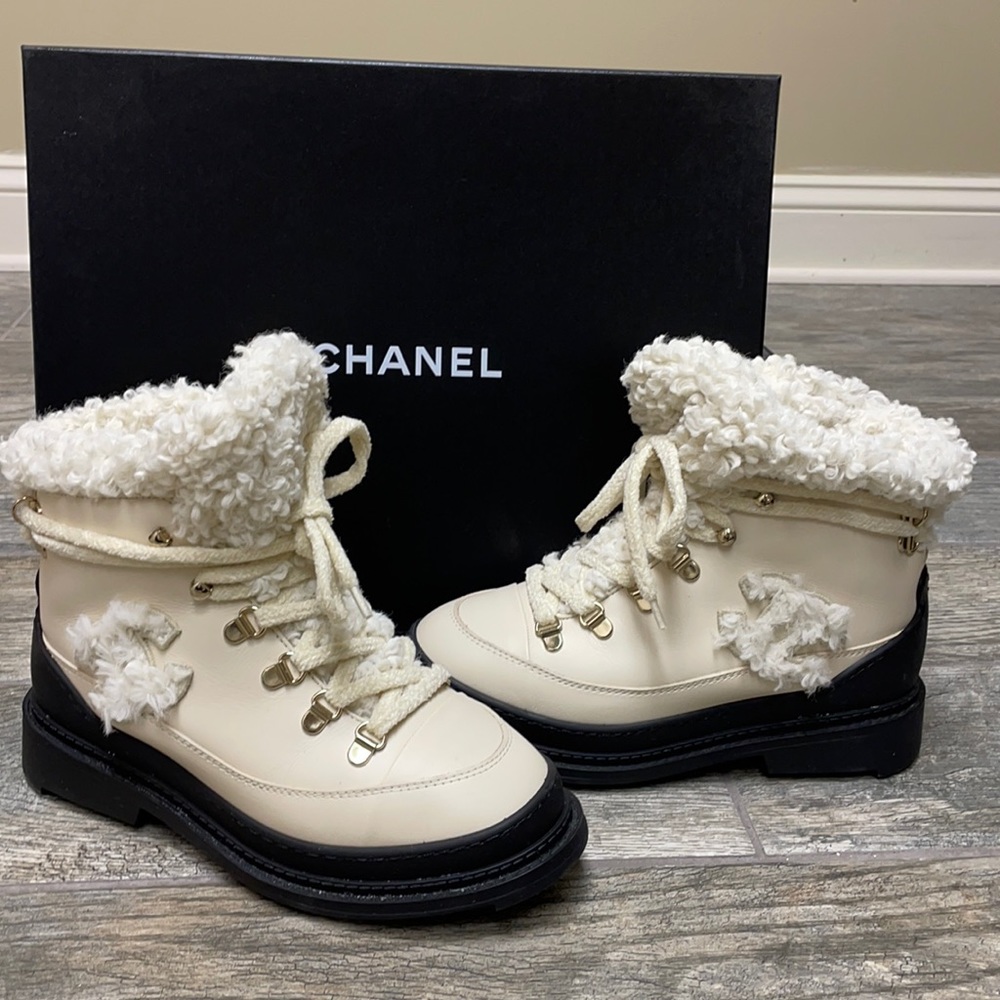 Chanel Calfskin and Wool snow boots sz 36